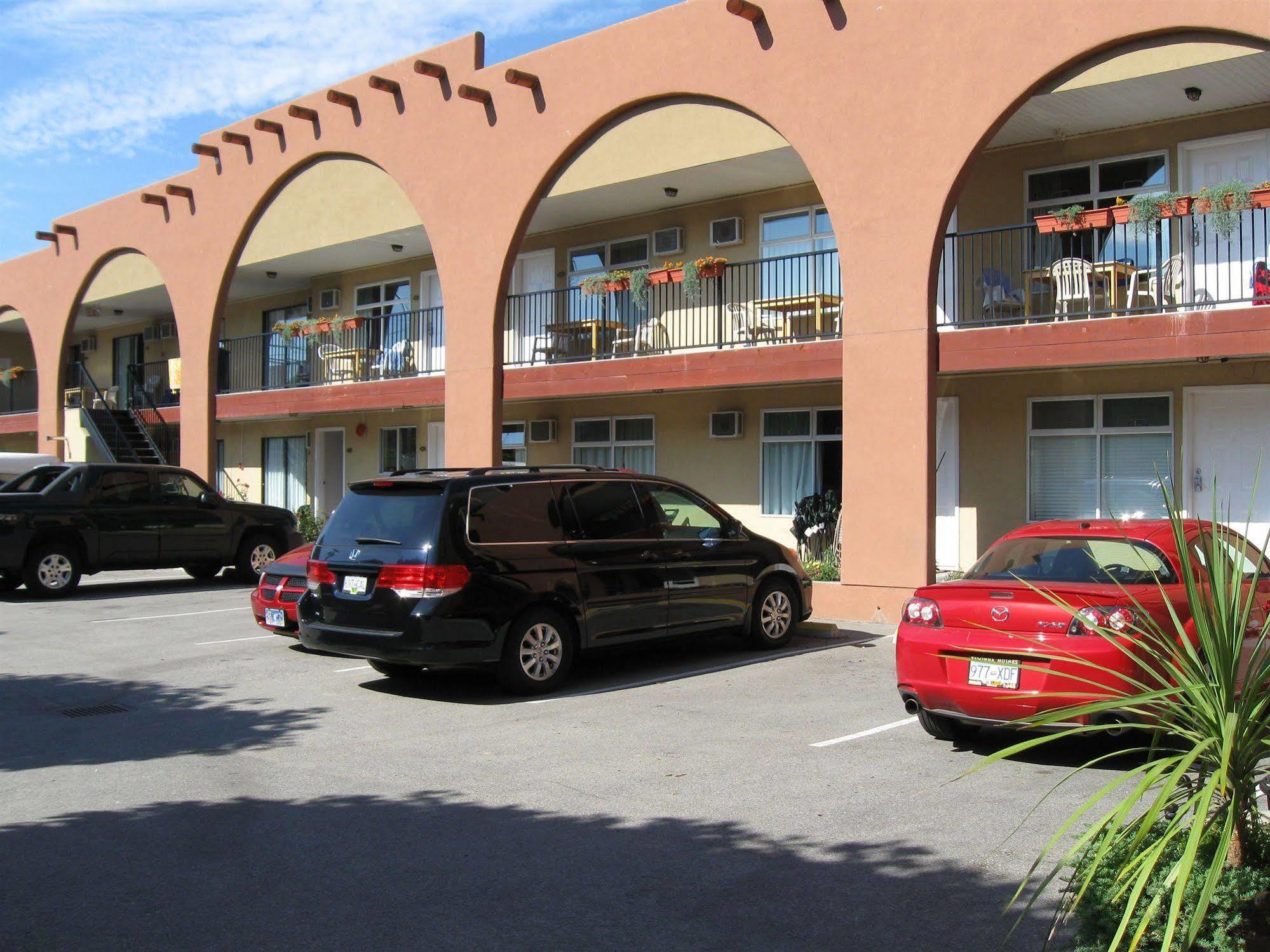 Desert Surfside Waterfront Accommodations Osoyoos Exterior foto